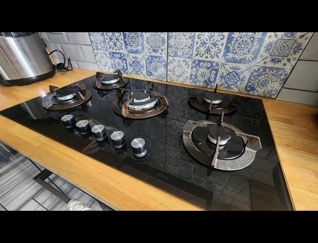 6 BEDROOM HOUSE FOR SALE IN PARADISE BEACH